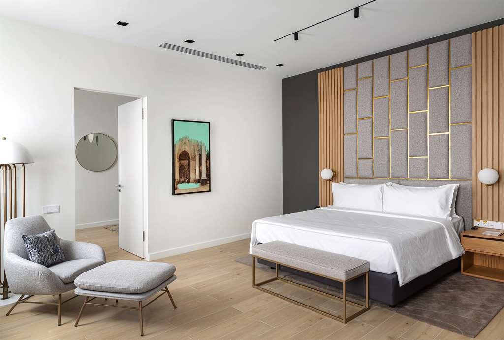 Отель The Basilian Minsk, Curio Collection By Hilton Номер фото