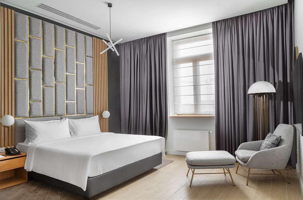 Отель The Basilian Minsk, Curio Collection By Hilton Номер фото