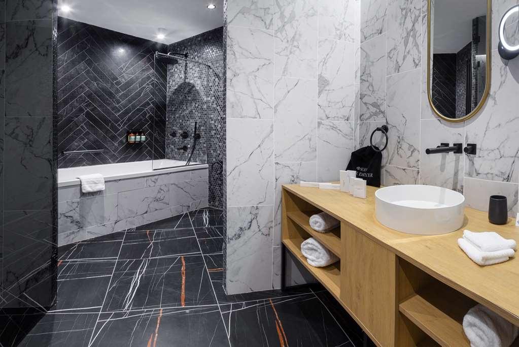 Отель The Basilian Minsk, Curio Collection By Hilton Номер фото